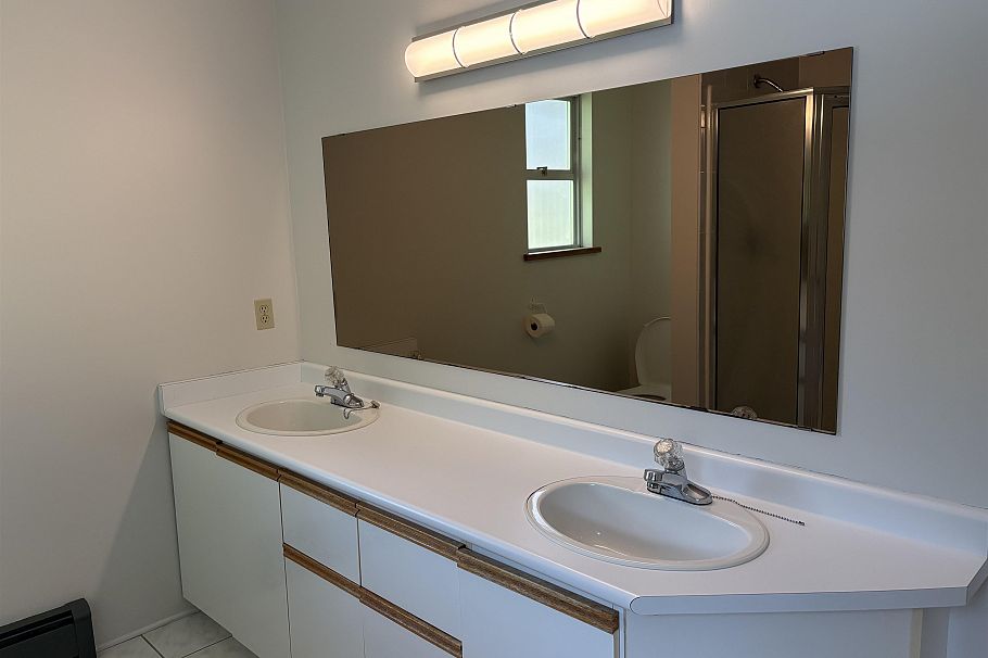4227 W 14th Avenue Vancouver, BC - 18