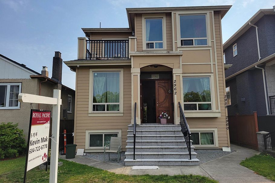 2962 Kitchener Street Vancouver, BC - 1