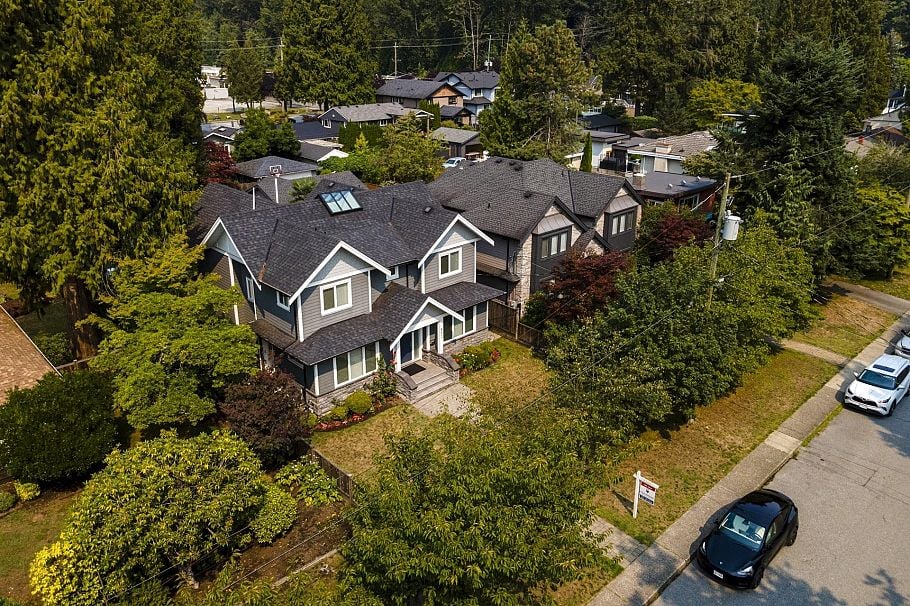 842 W 20th Street North Vancouver, BC - 2