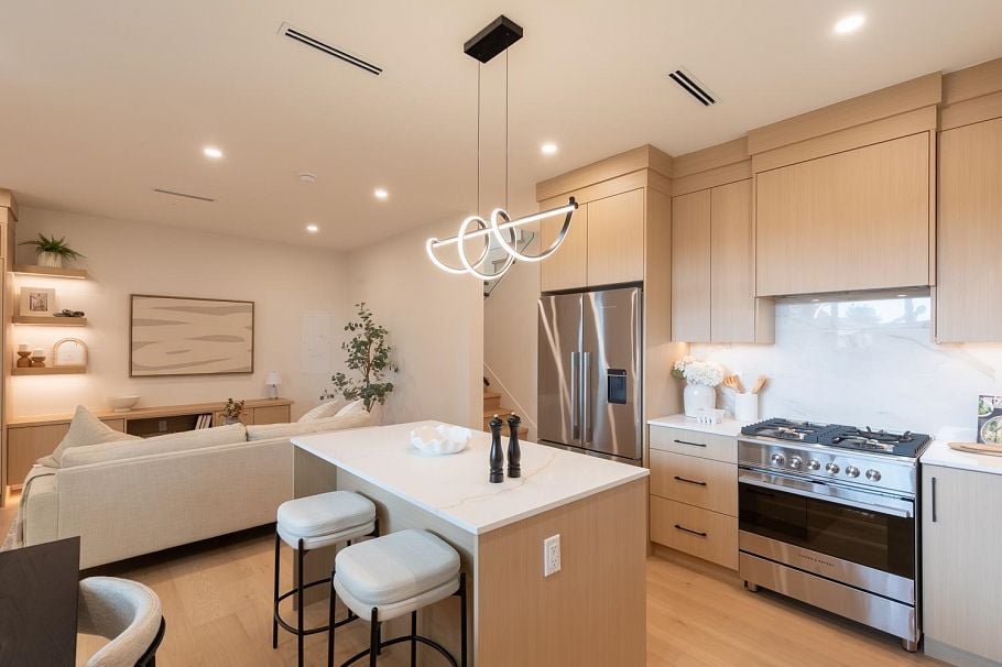 1 3615 Turner Street Vancouver, BC - 8