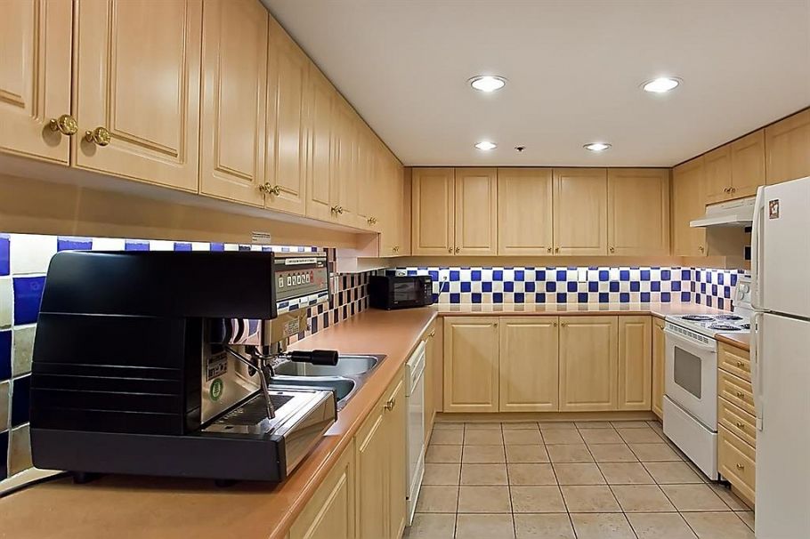 422 3629 Deercrest Drive North Vancouver, BC - 19