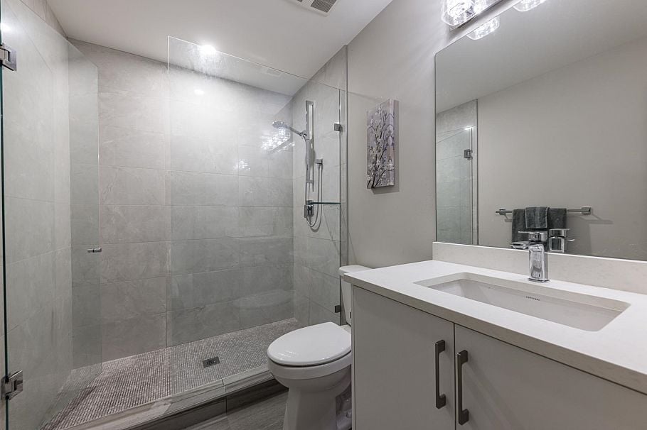 842 W 20th Street North Vancouver, BC - 23
