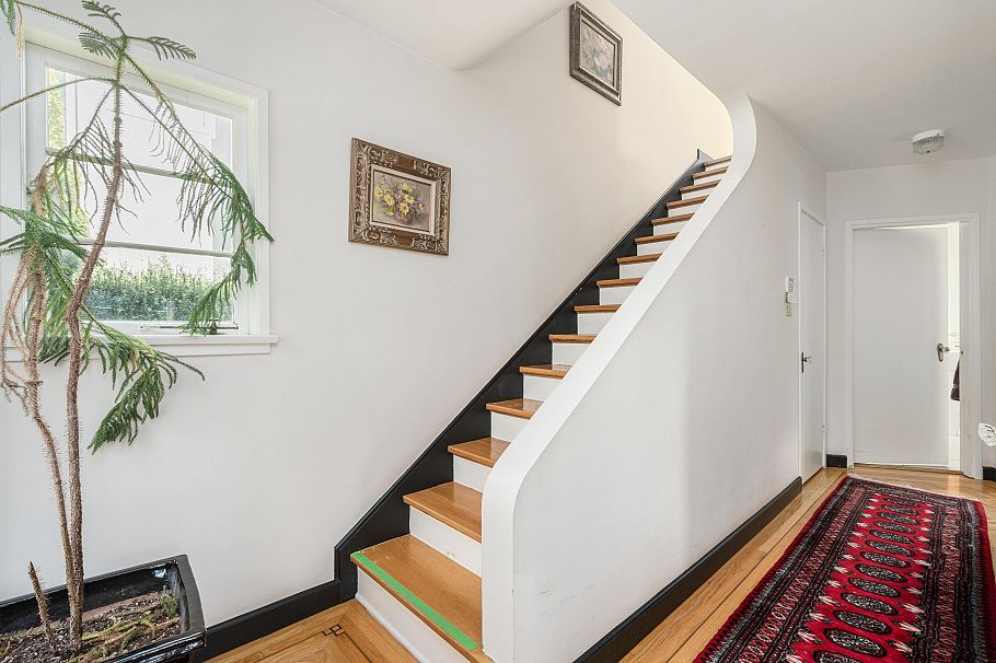 696 W 27th Avenue Vancouver, BC - 32