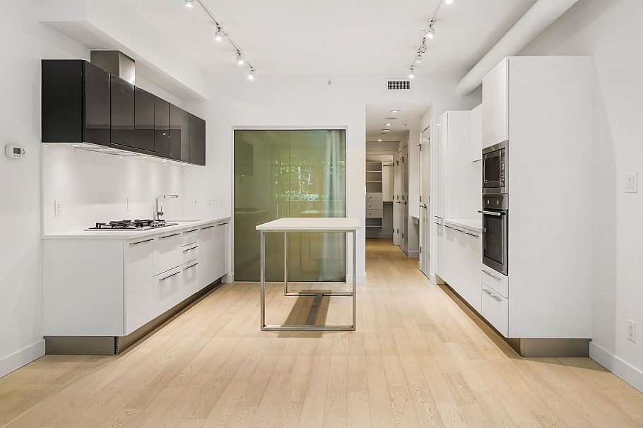 134 E 1st Avenue Vancouver, BC - 8