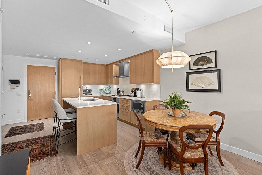 402 3220 Connaught Crescent North Vancouver, BC - 7