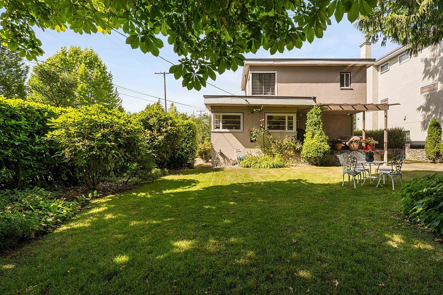 696 W 27th Avenue Vancouver, BC - 16