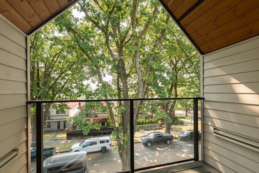 1 3615 Turner Street Vancouver, BC - 27