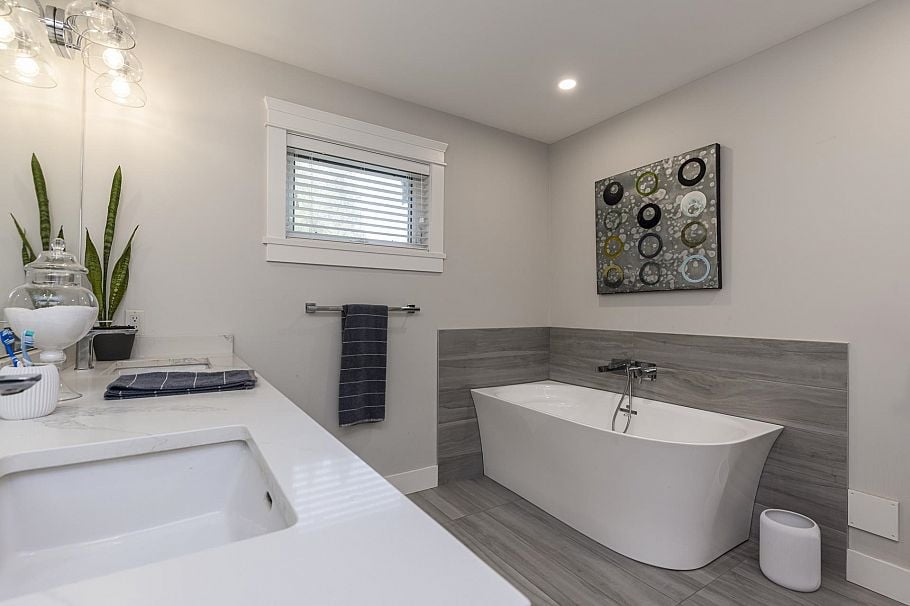 842 W 20th Street North Vancouver, BC - 15