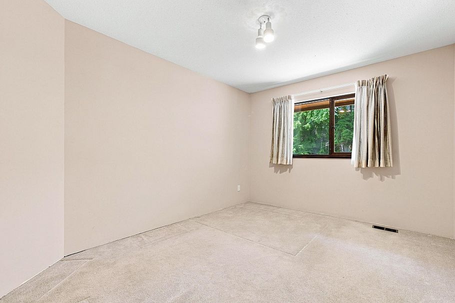 5519 Cliffridge Place North Vancouver, BC - 14