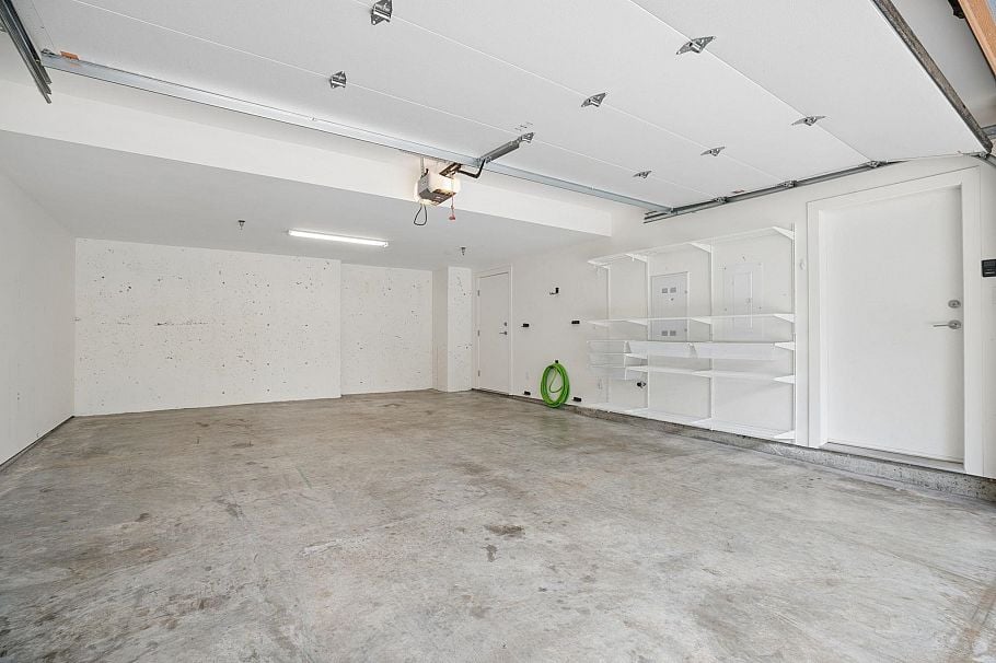 16 3596 Salal Drive North Vancouver, BC - 35
