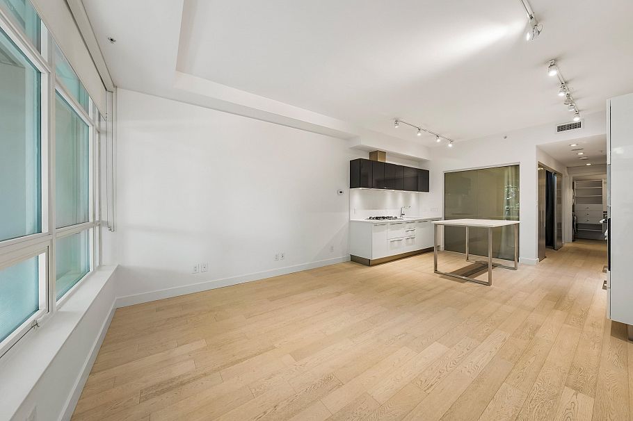 134 E 1st Avenue Vancouver, BC - 22
