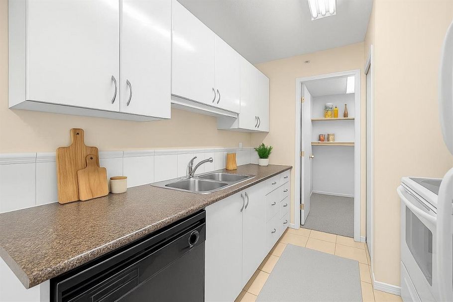 304 939 Homer Street Vancouver, BC - 2