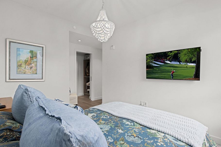 402 3220 Connaught Crescent North Vancouver, BC - 14
