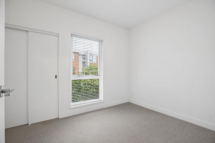 16 3596 Salal Drive North Vancouver, BC - 33