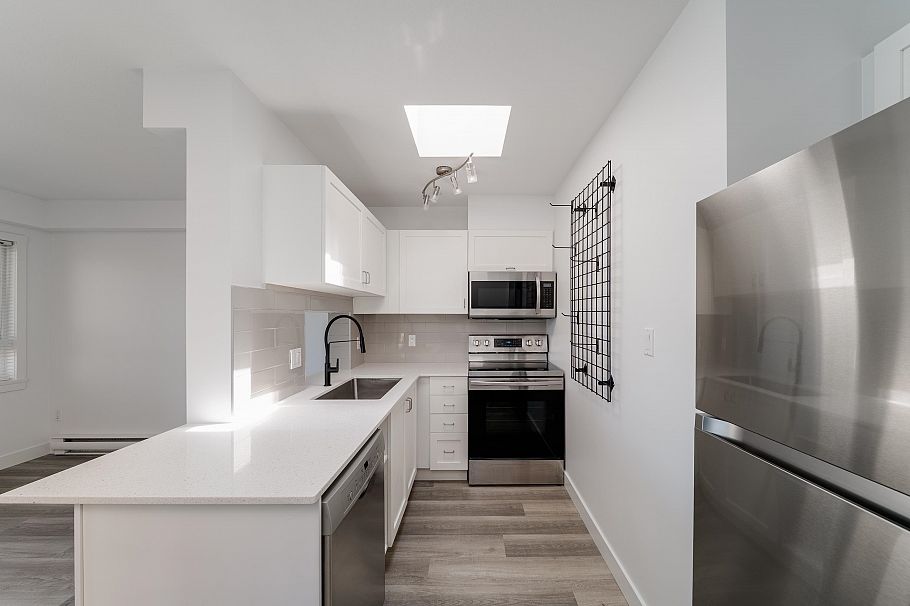 302 3788 W 10th Avenue Vancouver, BC - 14