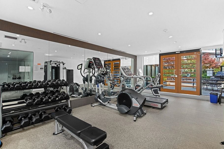 402 3220 Connaught Crescent North Vancouver, BC - 26