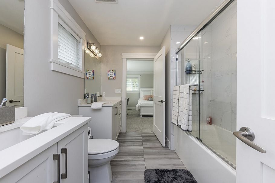 842 W 20th Street North Vancouver, BC - 19