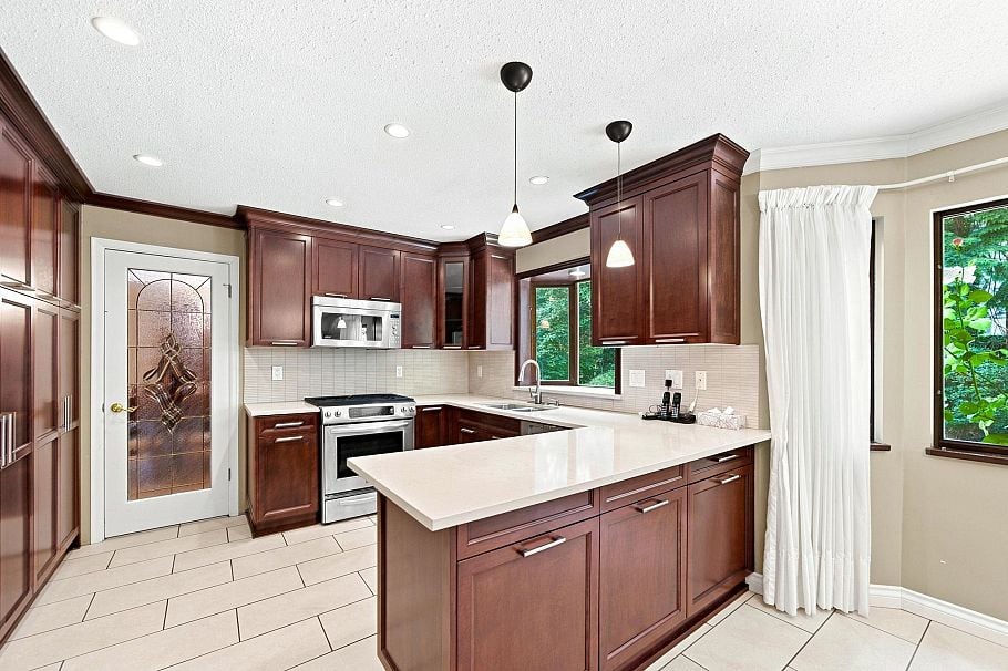 5519 Cliffridge Place North Vancouver, BC - 5