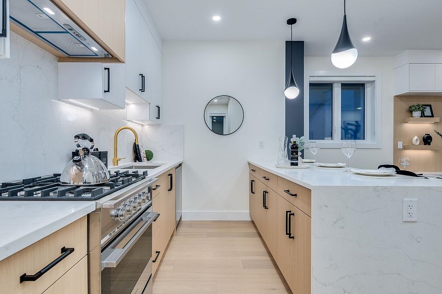 1 5461 Rhodes Street Vancouver, BC - 9