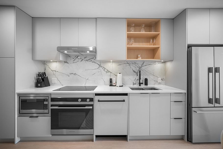454 422 E 3rd Street North Vancouver, BC - 2