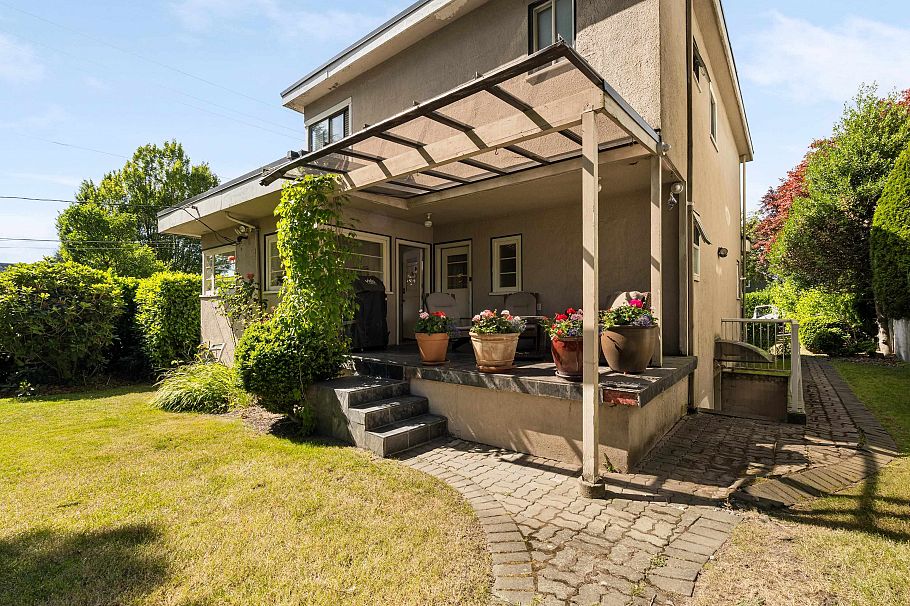 696 W 27th Avenue Vancouver, BC - 8