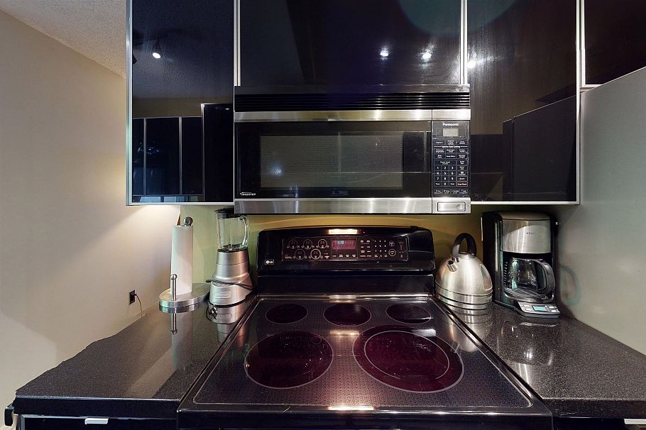 111 853 E 7th Avenue Vancouver, BC - 9