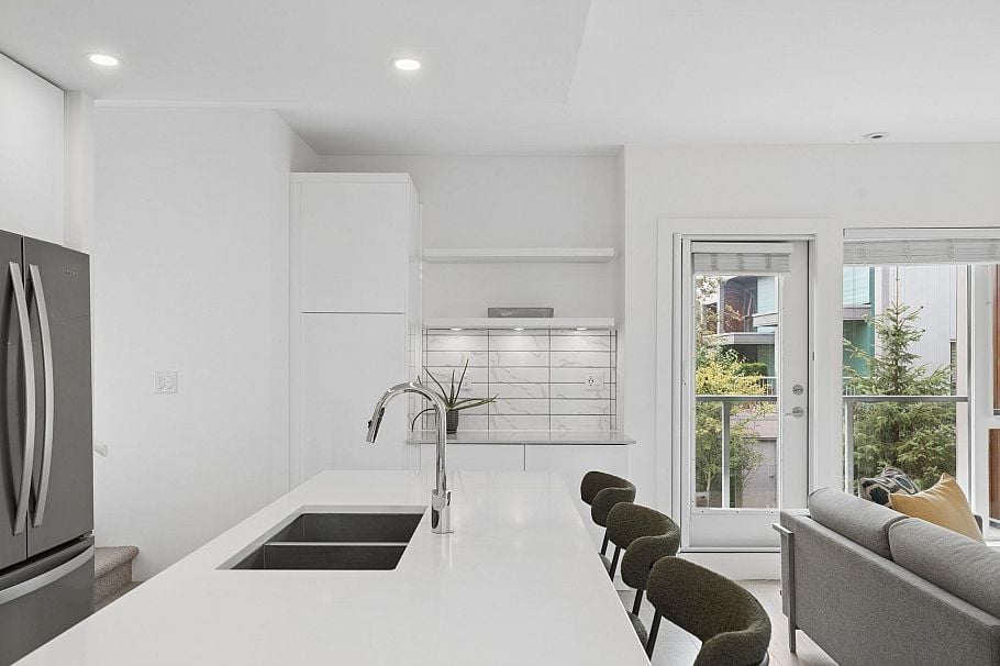 16 3596 Salal Drive North Vancouver, BC - 13