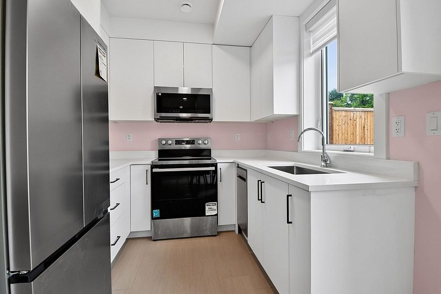 2 2254 E 24th Avenue Vancouver, BC - 3
