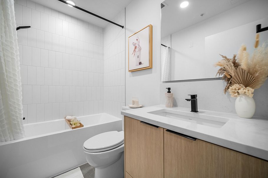 454 422 E 3rd Street North Vancouver, BC - 14