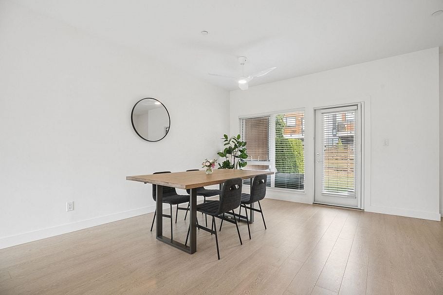 16 3596 Salal Drive North Vancouver, BC - 16