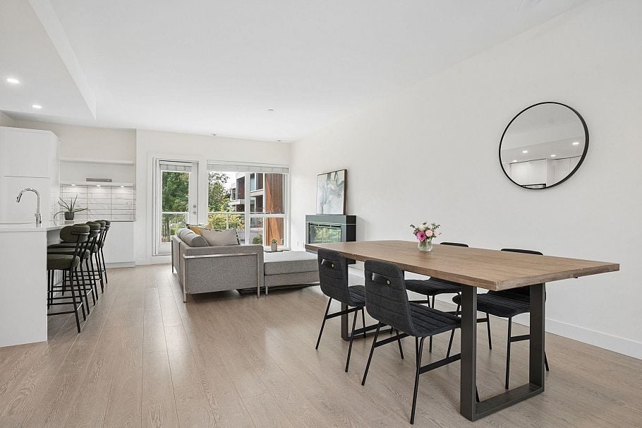 16 3596 Salal Drive North Vancouver, BC - 18