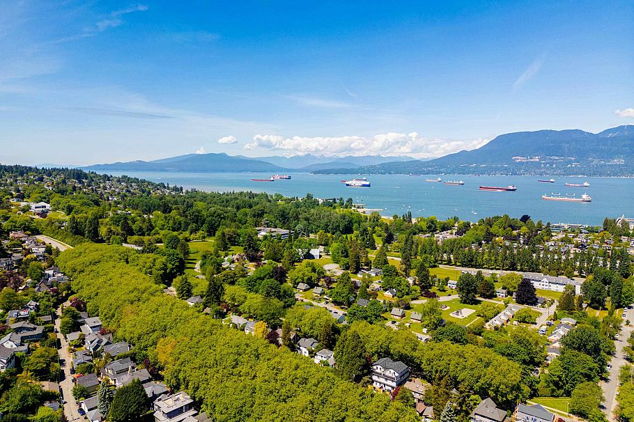 302 3788 W 10th Avenue Vancouver, BC - 32