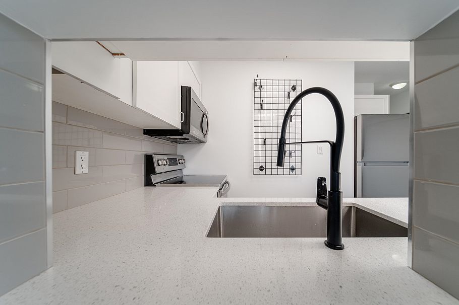 302 3788 W 10th Avenue Vancouver, BC - 16