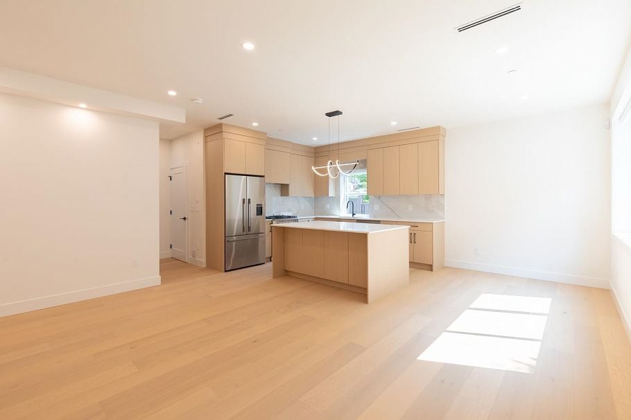 3 3615 Turner Street Vancouver, BC - 6