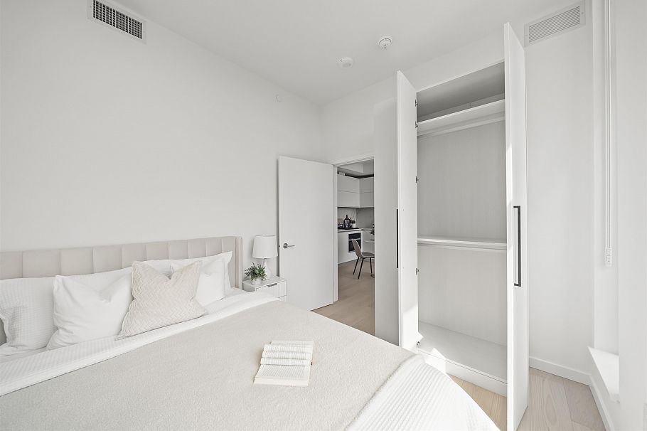 1004 8415 Granville Street Vancouver, BC - 12
