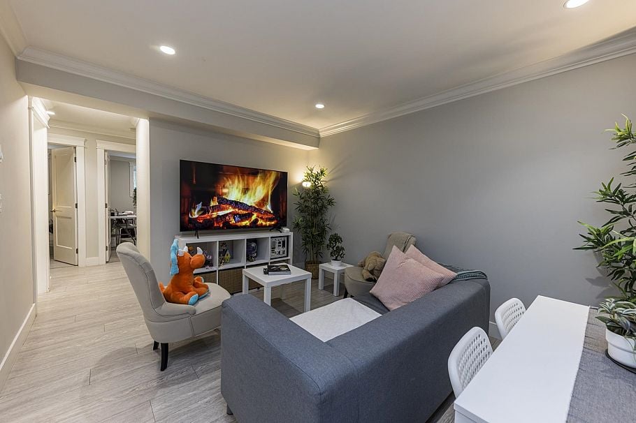 842 W 20th Street North Vancouver, BC - 31