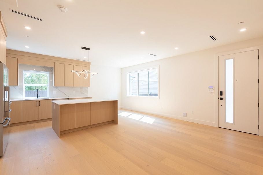 3 3615 Turner Street Vancouver, BC - 2
