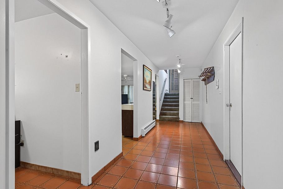 5618 Lancaster Street Vancouver, BC - 24
