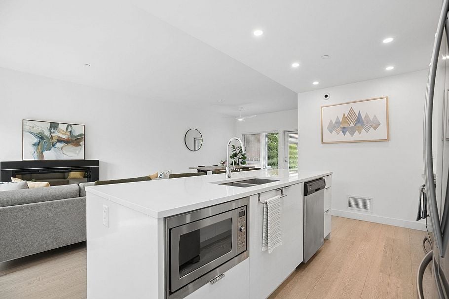 16 3596 Salal Drive North Vancouver, BC - 15