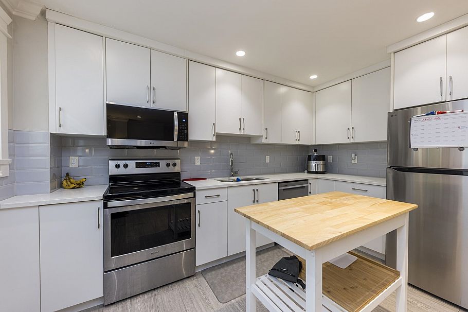 842 W 20th Street North Vancouver, BC - 32