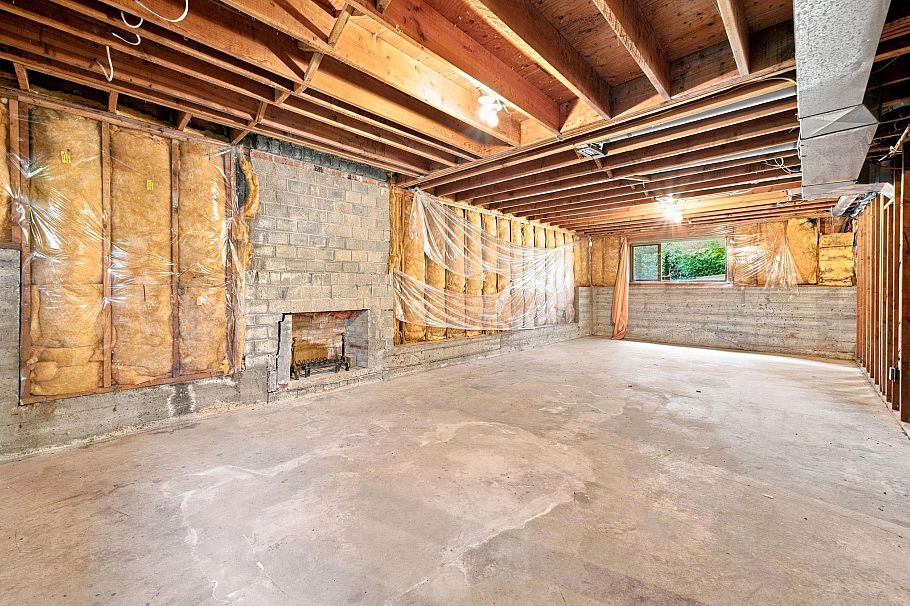 5519 Cliffridge Place North Vancouver, BC - 20
