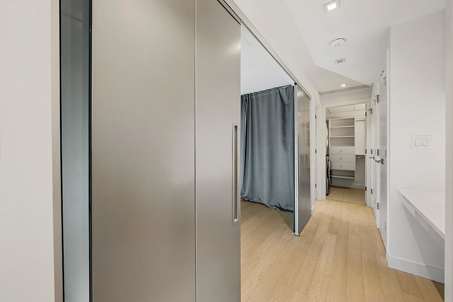 134 E 1st Avenue Vancouver, BC - 17