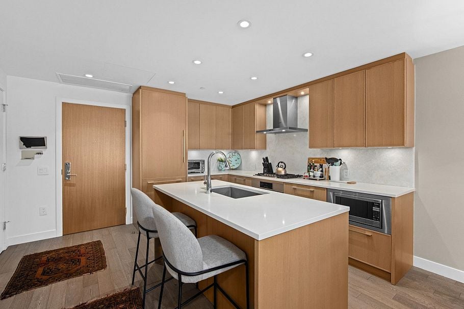 402 3220 Connaught Crescent North Vancouver, BC - 5