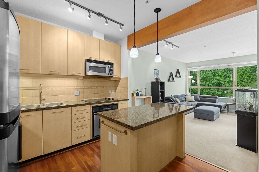 408 560 Ravenwoods Drive North Vancouver, BC - 1