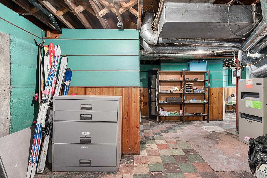 696 W 27th Avenue Vancouver, BC - 38