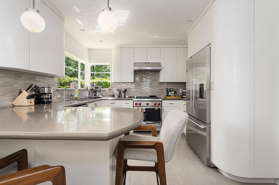 696 W 27th Avenue Vancouver, BC - 30