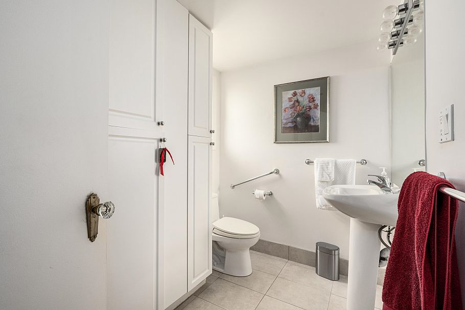 696 W 27th Avenue Vancouver, BC - 31