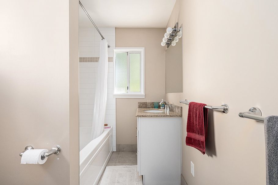 696 W 27th Avenue Vancouver, BC - 34