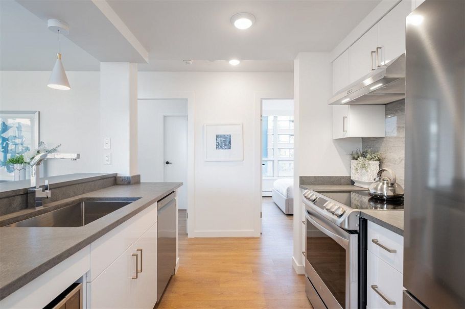 605 1228 Marinaside Crescent Vancouver, BC - 11