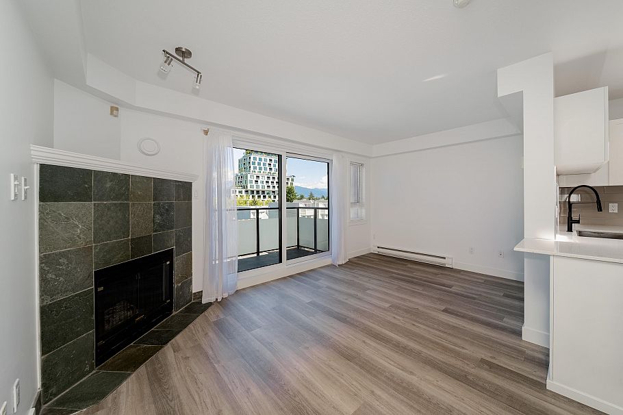 302 3788 W 10th Avenue Vancouver, BC - 4